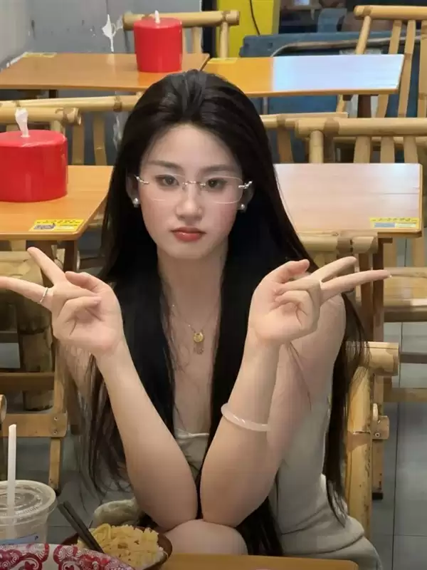 网红刘一菲走红:本人承认蹭刘亦菲流量