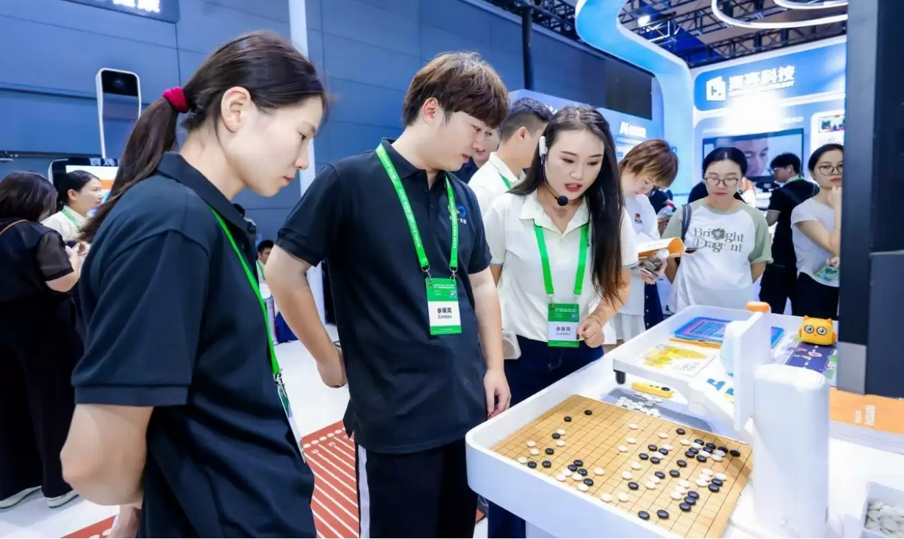 阿尔法蛋学前教育数字化解决方案亮相2025亚洲教育装备博览会