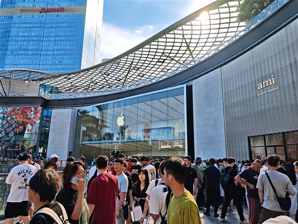 iPhone 17发售现场