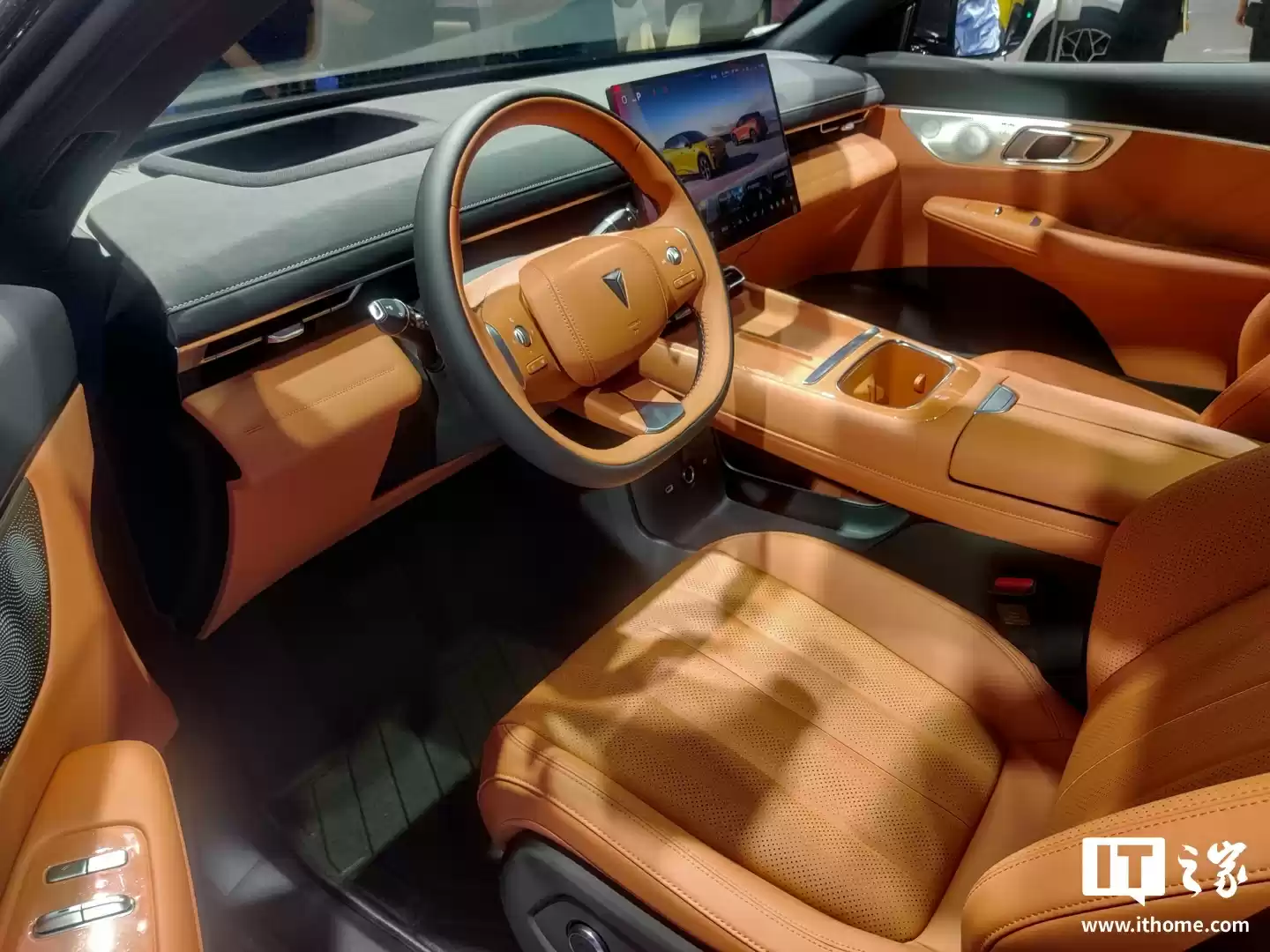 深蓝汽车南京数智工厂正式挂牌,全新