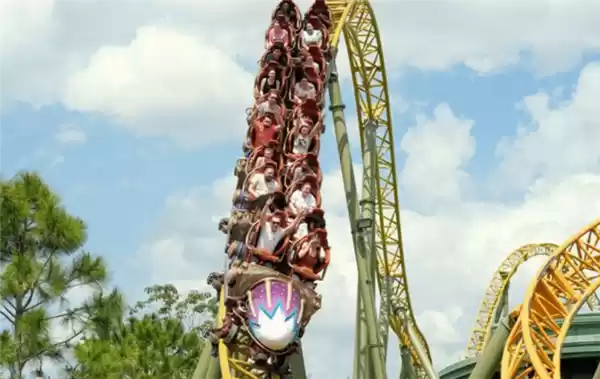 美国男子坐时速100km过山车身亡：身上有多处钝器撞击伤