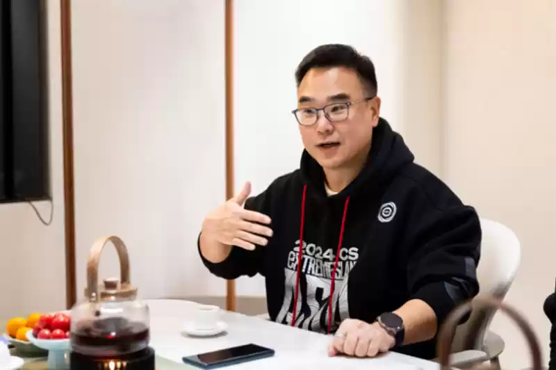 赛事总监接受采访