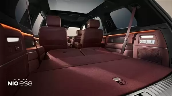 蔚来ES8后排空间