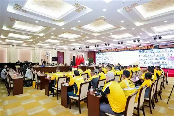 美团与骑手签保障协议：平台补贴50%养老保险费用、年底前取消超时扣款