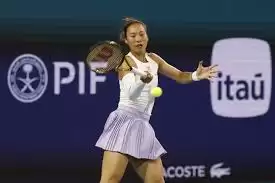 郑钦文比赛画面