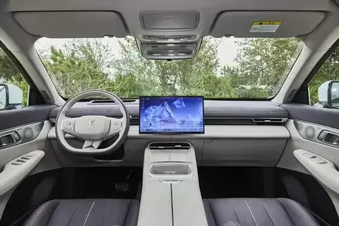 深蓝S07亮相南京基地挂牌仪式，售价15.69万起