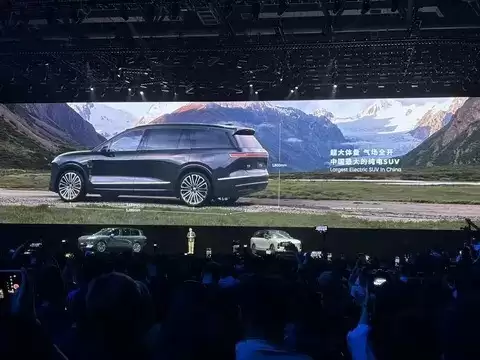 蔚来全新ES8震撼上市:3.1秒破百,续航超800公里,售价40.68万起