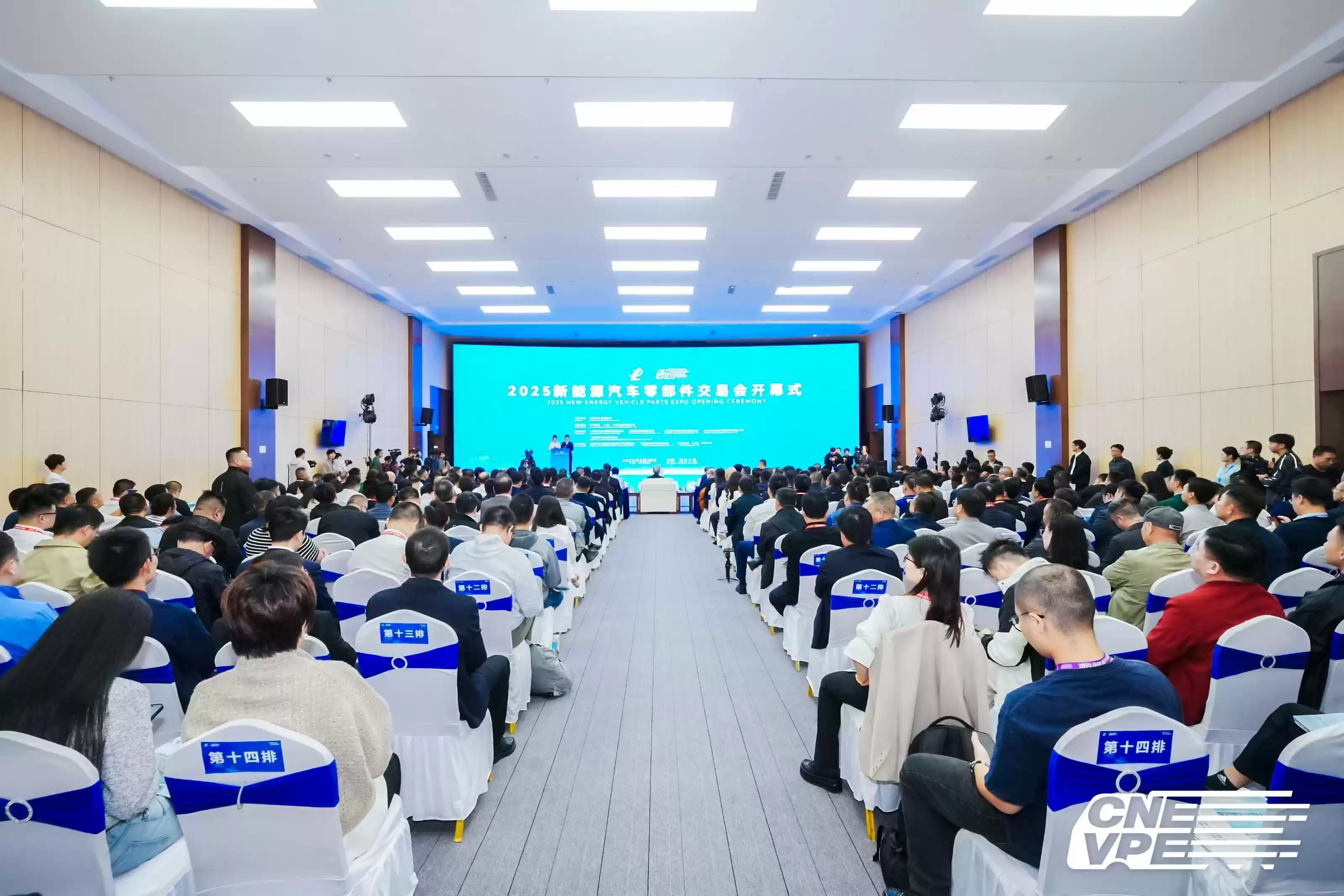 东风新能源商用车展区