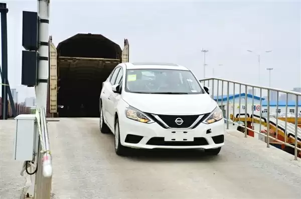 火车汽车托运车厢内部