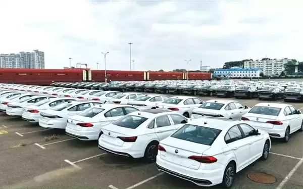 火车汽车托运作业现场