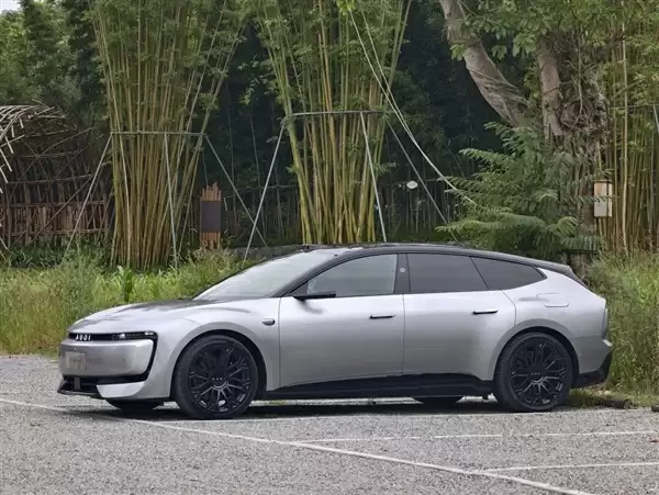 有槽点、没法装B 但我还是被这台20多万的奥迪爽到了！