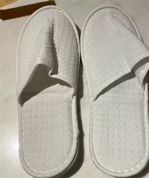 被曝拖鞋回收后重复使用