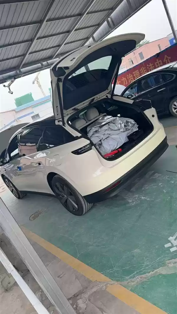 理想i6后驱实车首曝：这一功能配置i8车主羡慕极了