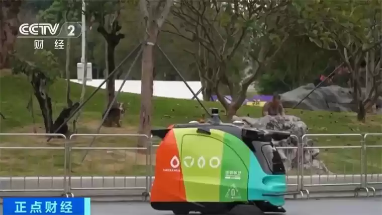 无人环卫机器人开始大规模投用