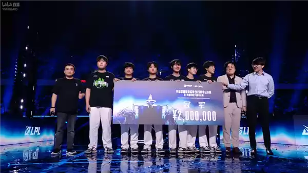 3-2鏖战五局：BLG击败TES拿下2025LPL年度总冠军！2000000奖金