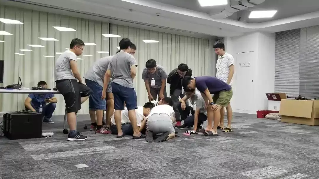 无人机帝国创新史：视觉导航团队的破茧、破界与破维