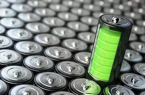 固态电池迈向商用：高续航背后的挑战与前景