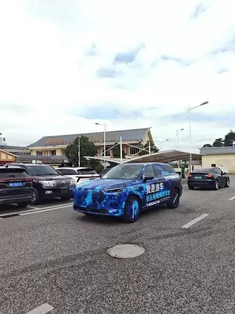 奇瑞路试新车高调亮相,燃油车玩转智能驾驶引热议