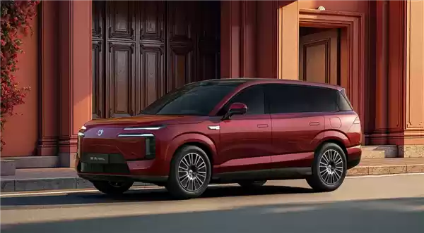 全系三电机四驱