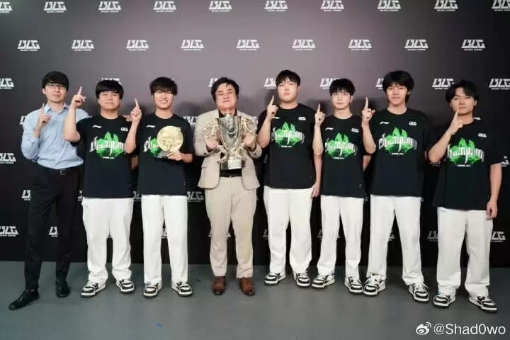 Shad0w更新社媒分享夺冠感受：第一次捧杯但不是最后一次,谢谢BLG,下一个目标大家都懂