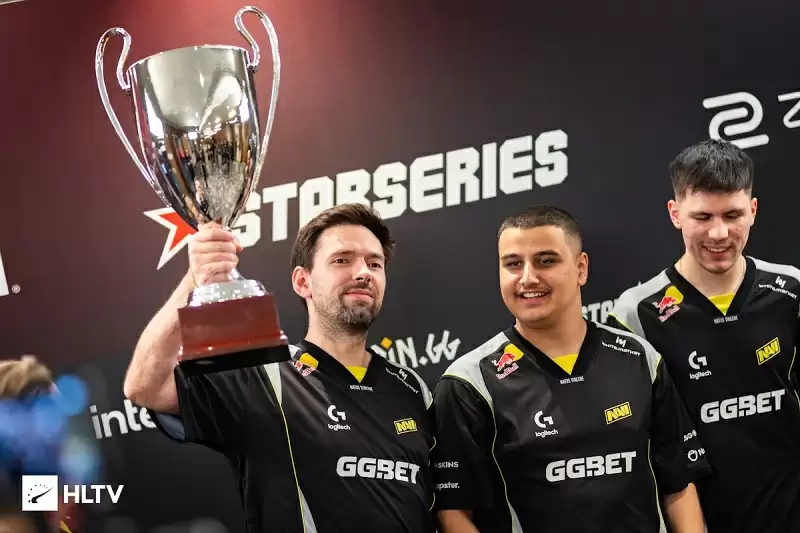 NAVI队员捧杯时刻