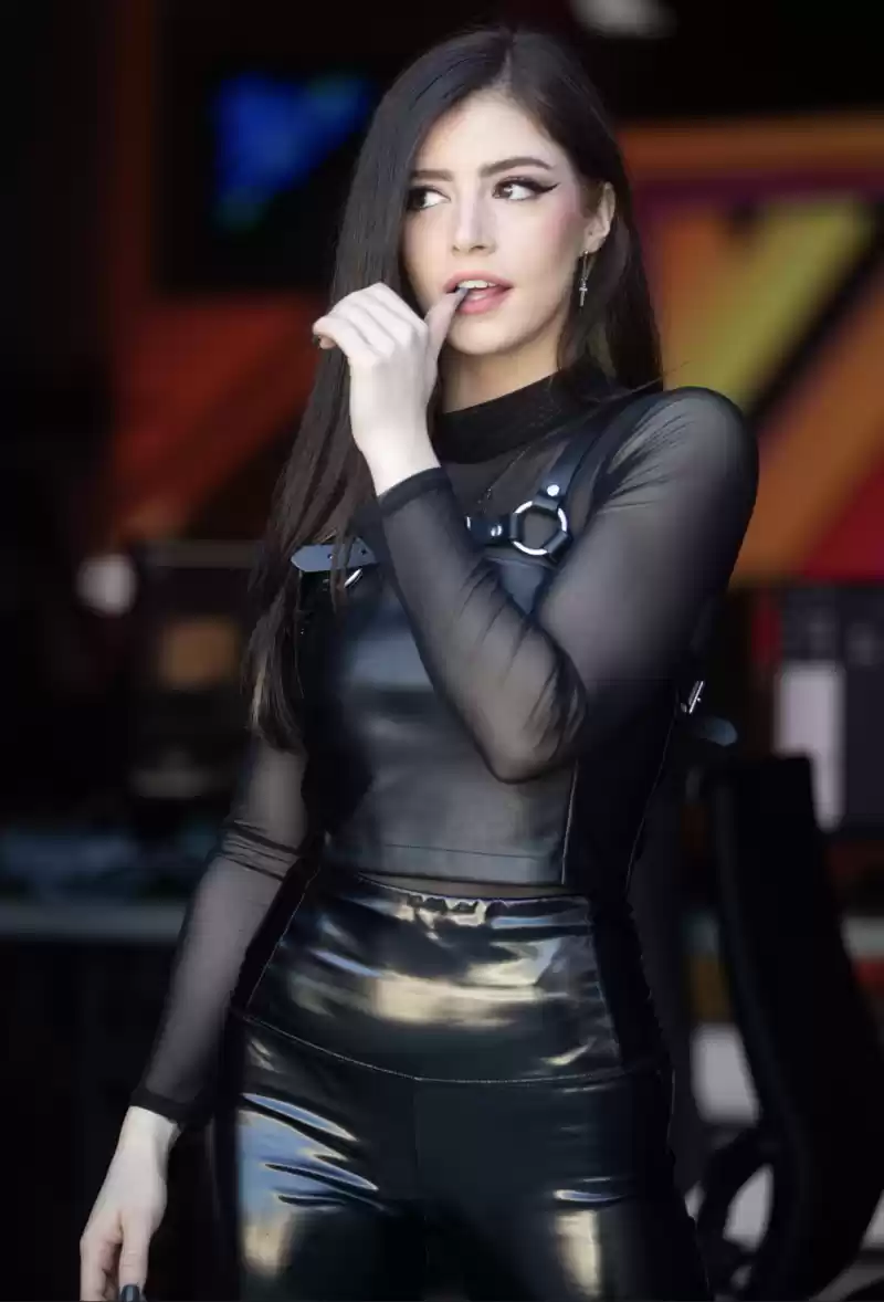 Chrissy Costanza表演照