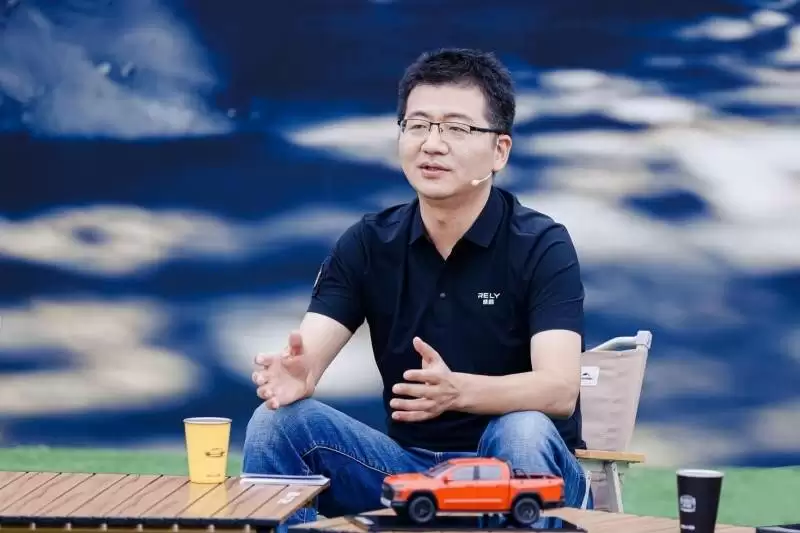 威麟R08营销总经理介绍产品