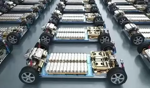 固态电池突破续航与安全瓶颈，引领新能源变革