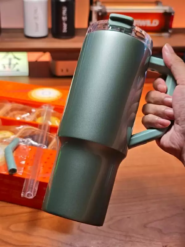 网友晒2025小米中秋礼盒：月饼花纹有15周年、澎湃OS、玄戒O1等