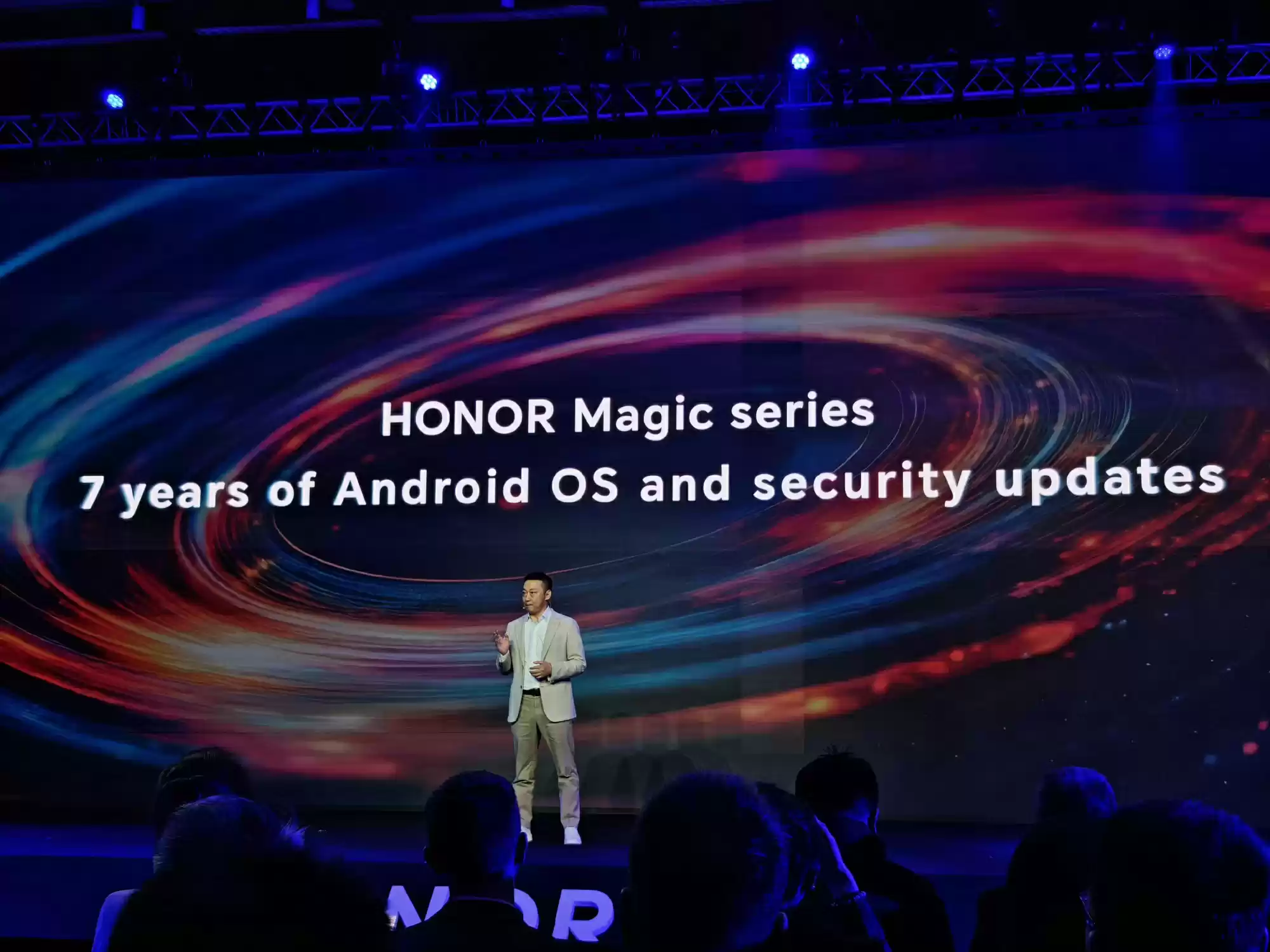 荣耀阿尔法全球旗舰店定档