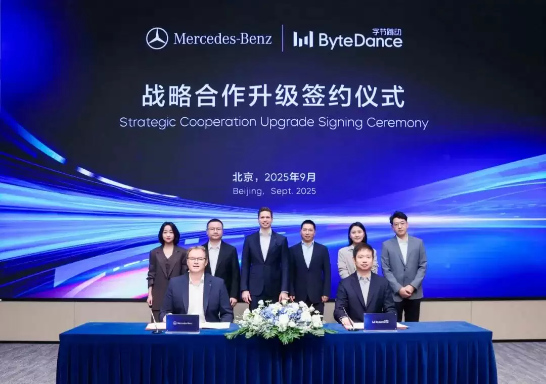奔驰与字节跳动升级战略合作，搭载豆包大模型的纯电