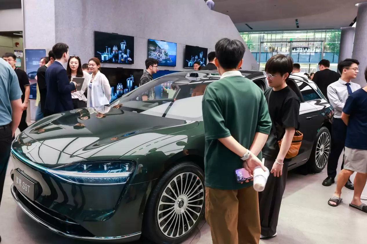 上市一周大定破 13000 台,享界 S9T 杀疯了