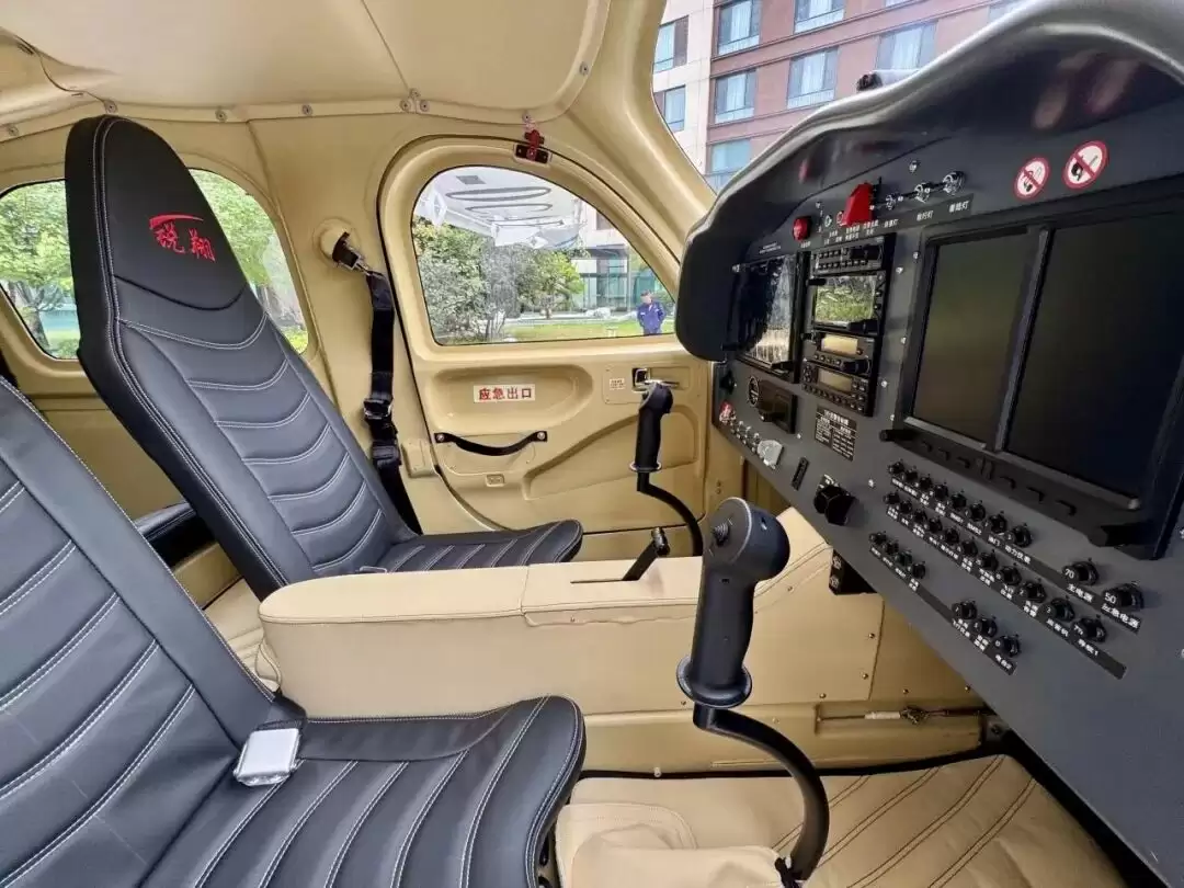 全球首款取得适航认证的四座电动飞机：RX4E