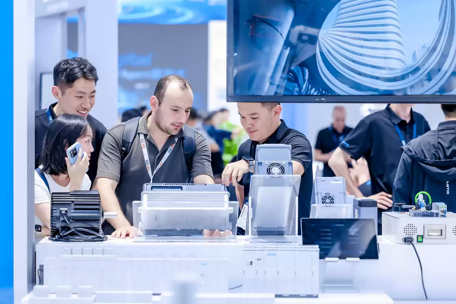 汇川工博会展台现场