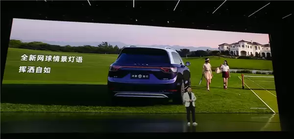 指尖一捏自动开关门！问界M9银镜紫新增手表、手势开关门