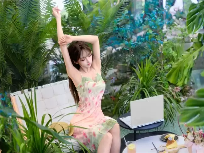 华硕天选Air 2025接口展示