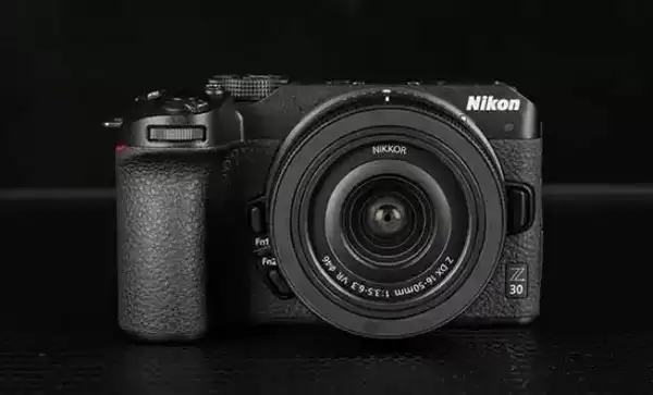 旅行摄影专业选购：城市夜景与人像拍摄，相机性能如何取舍？