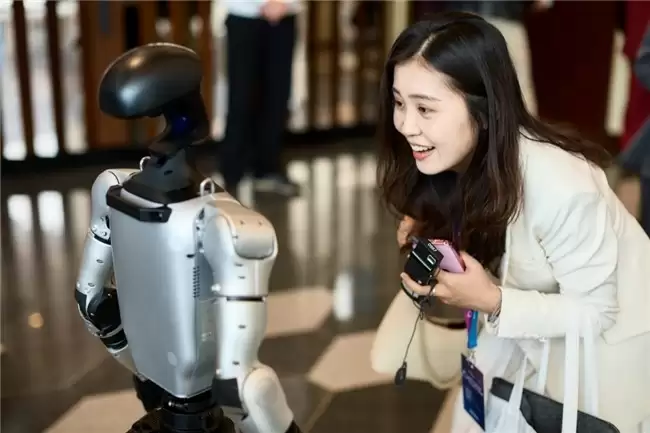 论坛展示的智能机器人