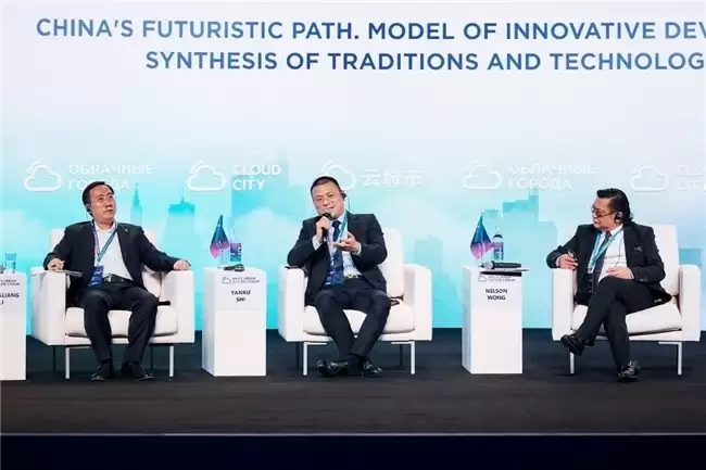 各国专家在论坛现场交流