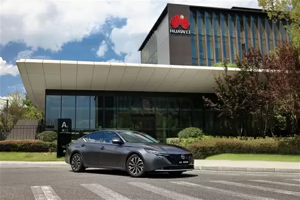 日产华为达成合作:全球首款鸿蒙座舱燃油车来了