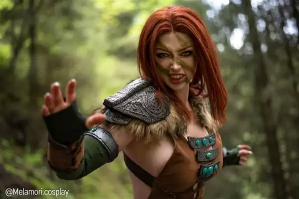 国外美女Cos《上古卷轴》女猎手艾拉