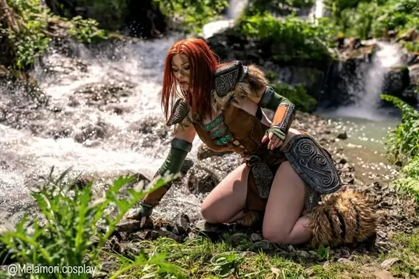 国外美女Cos《上古卷轴》女猎手艾拉