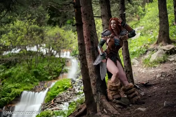 国外美女Cos《上古卷轴》女猎手艾拉