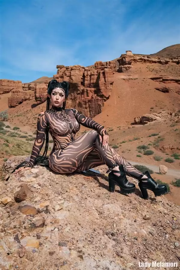 国外美女Cos《上古卷轴》女猎手艾拉