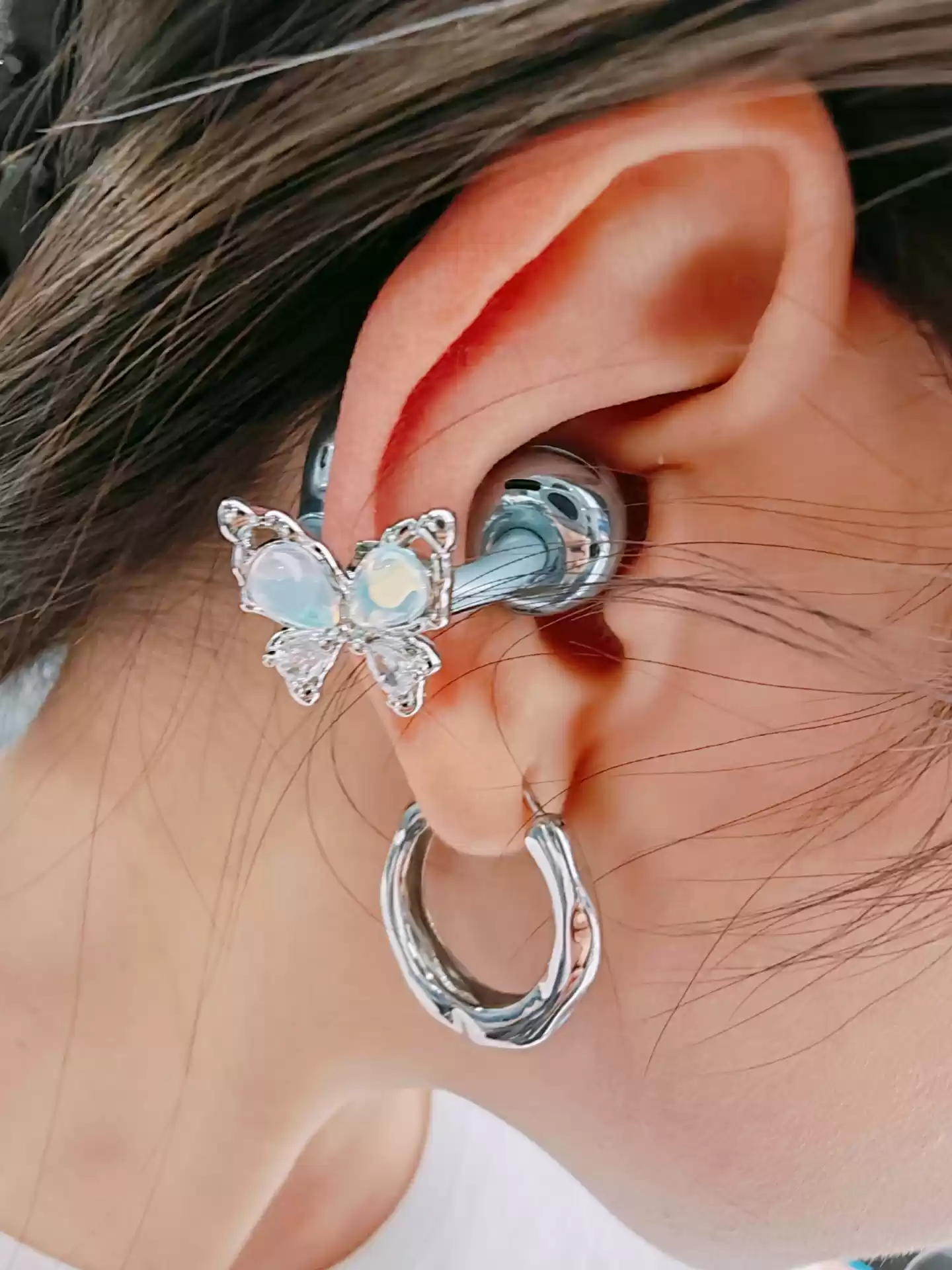 荣耀亲选耳夹式耳机 2 哆啦 A 梦限定礼盒曝光,含定制保护壳、装饰件等