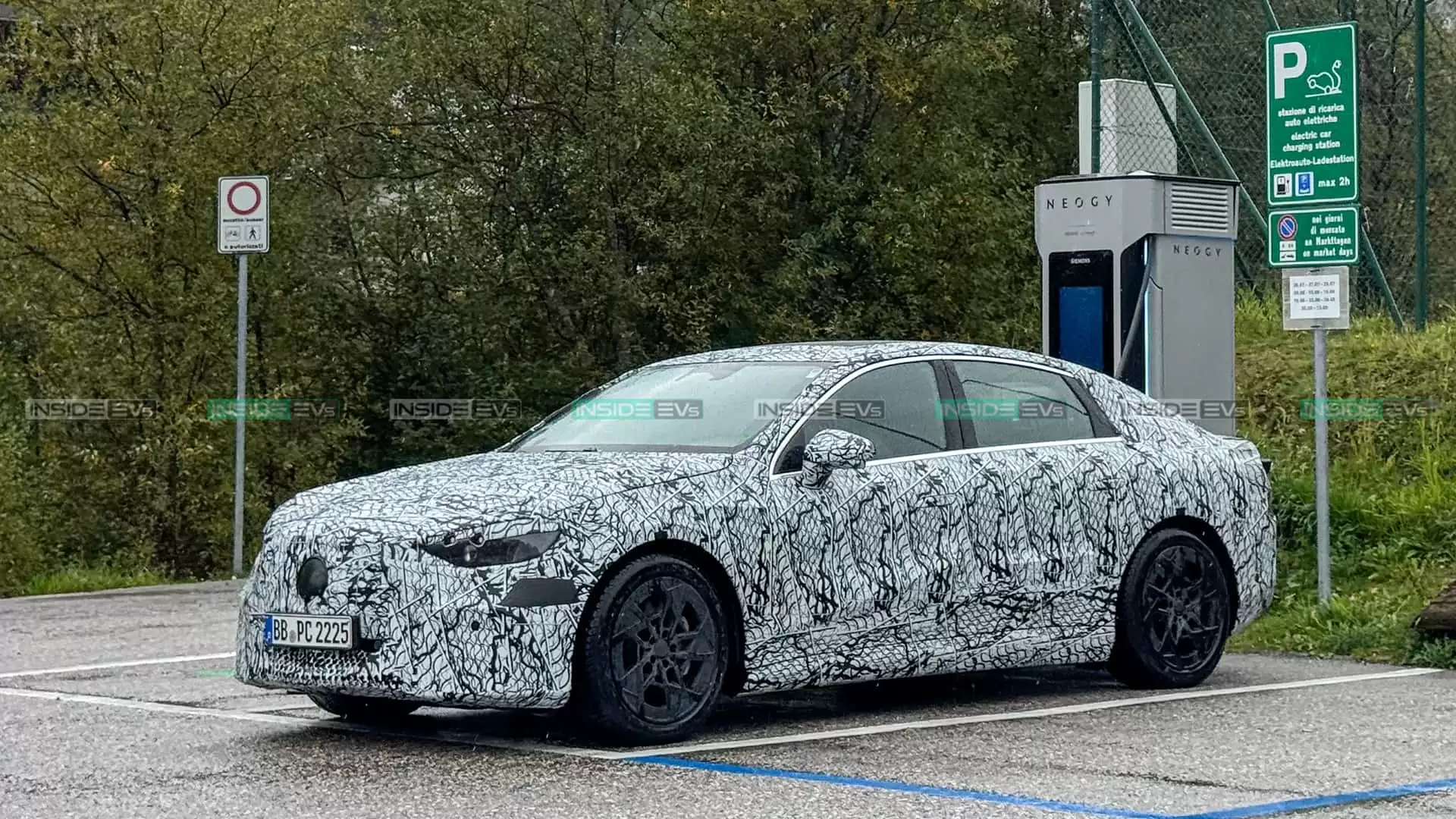 梅赛德斯-奔驰纯电C级前脸