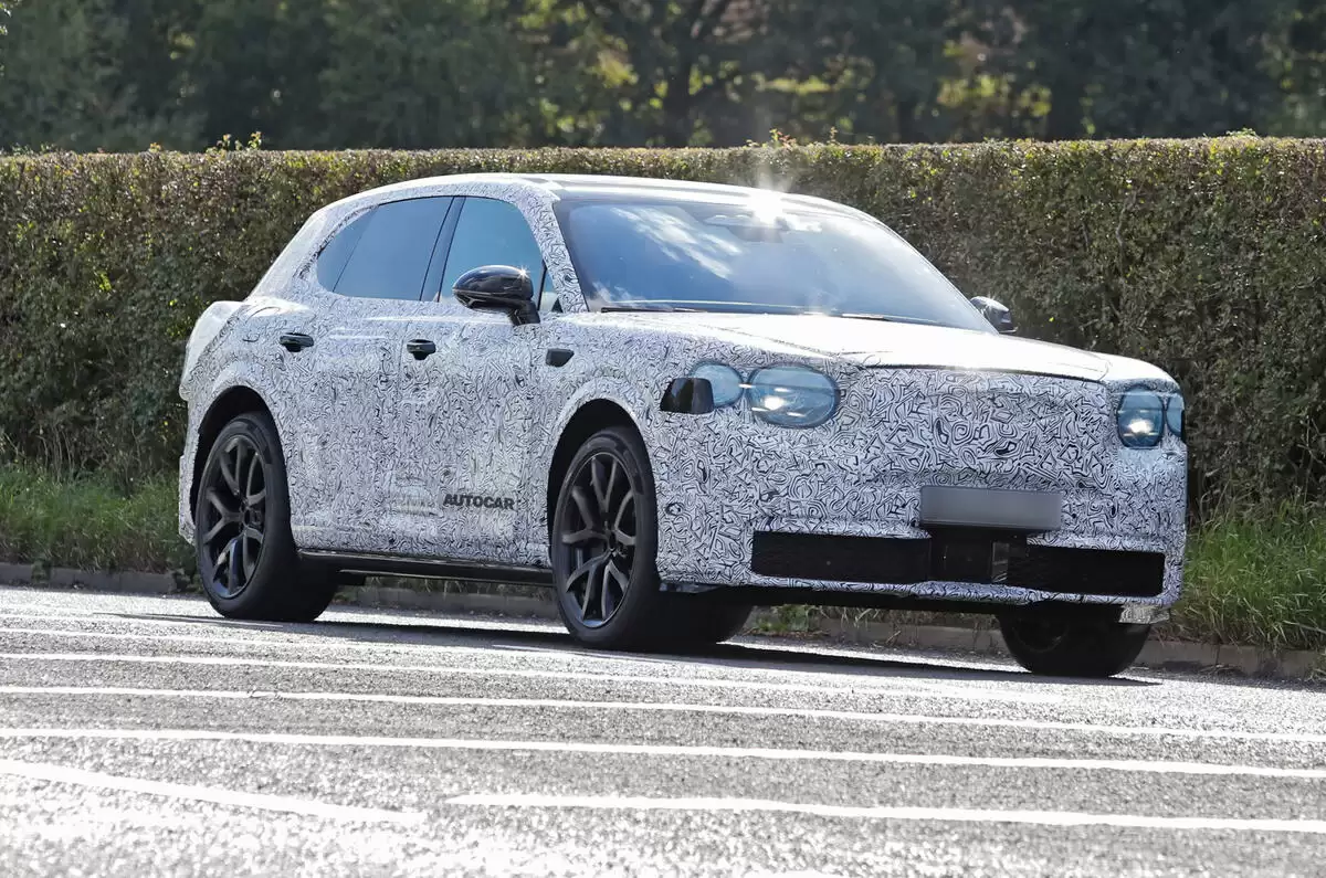 宾利首款电动汽车现身:定位低于添越,号称全球首款真豪华都市