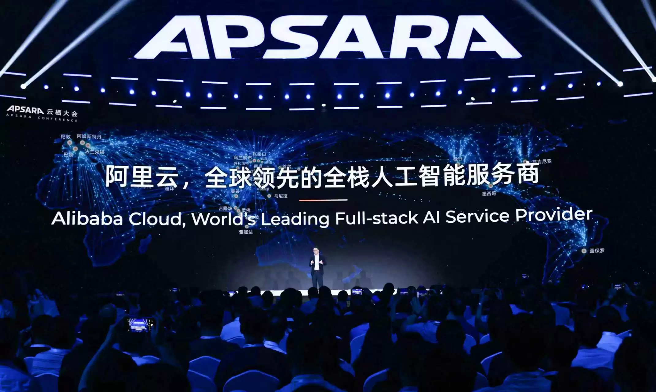 吴泳铭掌舵两年，阿里AI起飞 