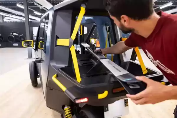 目标车速120km/h！法国推出脚蹬电动三轮车：能上高速