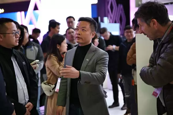 明年交付飞行汽车！何小鹏：未来人们会住在城市中心100公里以外